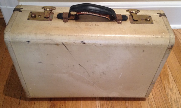 Suitcase used by Bronislava Goldberg while escaping from Occupied Europe